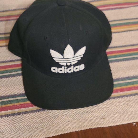 Adidas snap back - Picture 4 of 4